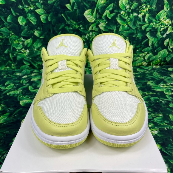 Nike Air Jordan 1 Low SE Limelight Women’s Sz 7.5 - Picture 4 of 8
